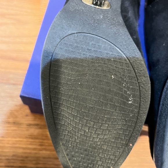 Stuart Weitzman - Picture 5 of 6